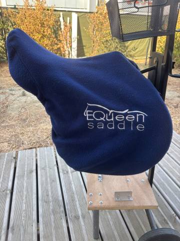 Sella da salto ostacoli  Equeen Saddle 17" - 2025