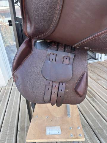 Sella da salto ostacoli  Equeen Saddle 17" - 2025
