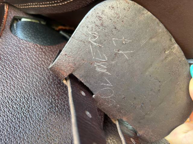 Sella da salto ostacoli  Equeen Saddle 17" - 2025