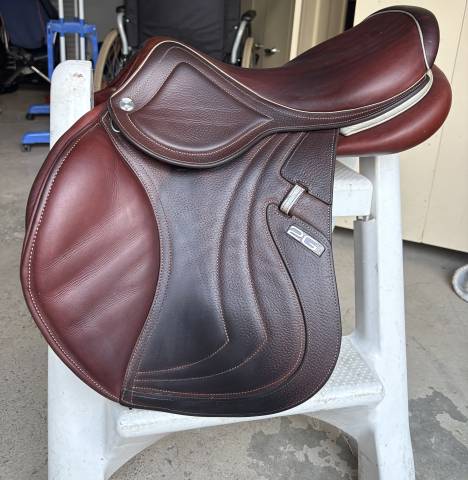Sella da salto ostacoli CWD  17" - 2020