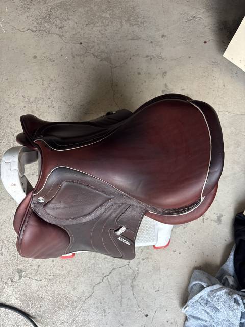 Sella da salto ostacoli CWD  17" - 2020