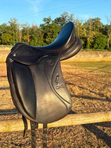 Sella da dressage Herv&eacute; Godignon  17.5" - 2012
