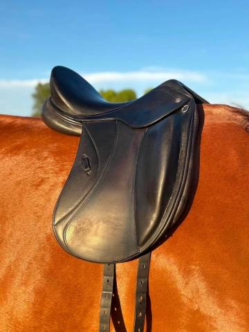 Sella da dressage Herv&eacute; Godignon  17.5" - 2012