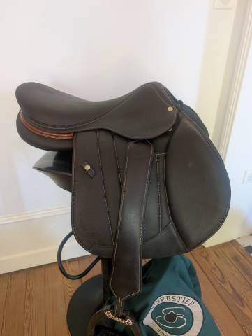 Sella da salto ostacoli Forestier  17.5" - 2025