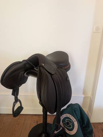 Sella da salto ostacoli Forestier  17.5" - 2025