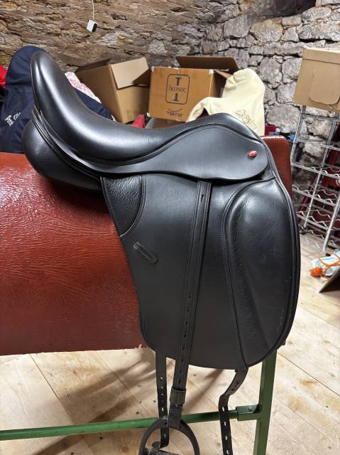 Sella da dressage Thorowgood   17.5" - 2019
