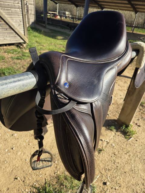 Sella da salto ostacoli Ikonic Light jumping  16.5" - 2021