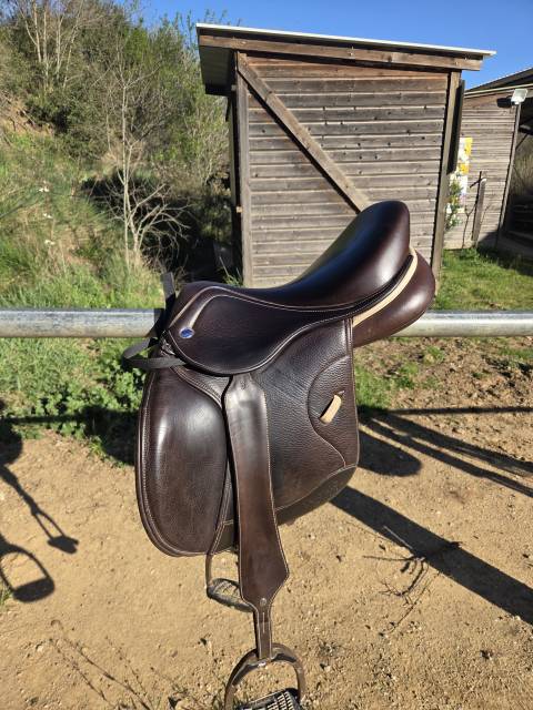 Sella da salto ostacoli Ikonic Light jumping  16.5" - 2021