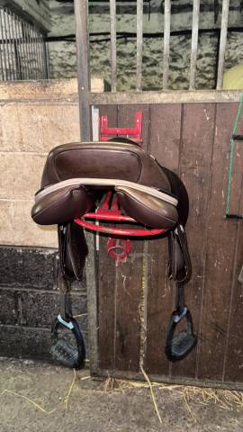 Sella da salto ostacoli Ikonic Light jumping  17.5" - 2022