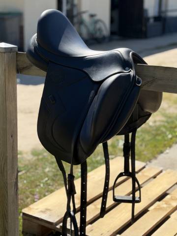 Sella da dressage Antar&egrave;s  17" - 2025