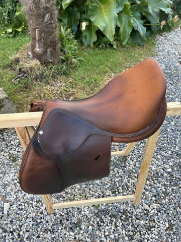 Sella da salto ostacoli Butet  17.5" - 2019