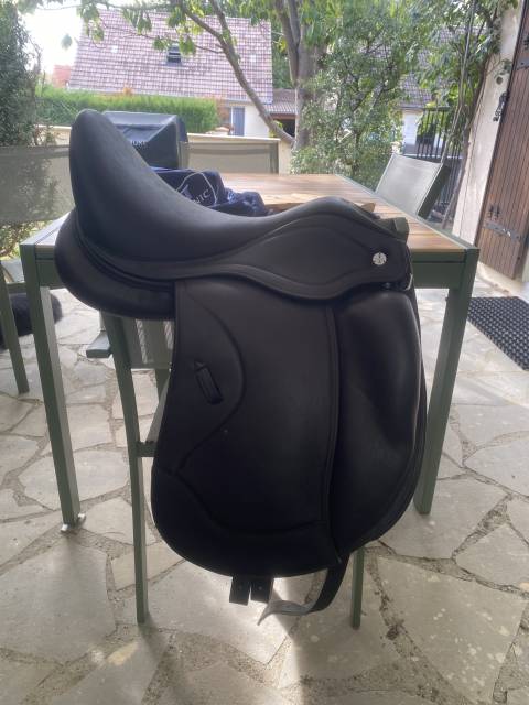 Sella da dressage Ikonic DHY01  16.5" - 2026