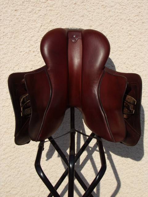Sella da salto ostacoli CWD  17" - 2022