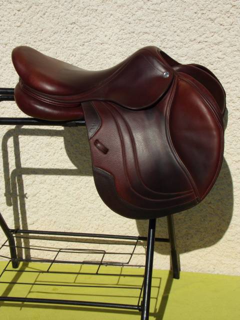 Sella da salto ostacoli CWD  17.5" - 2024
