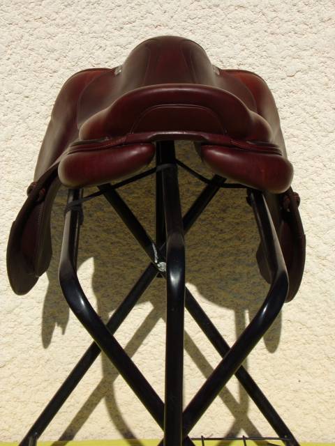 Sella da salto ostacoli CWD  17.5" - 2024