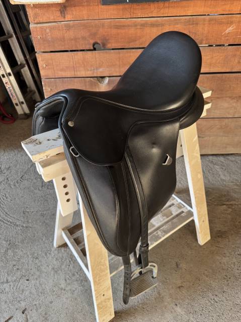 Sella da dressage Bates  17.5" - 2021