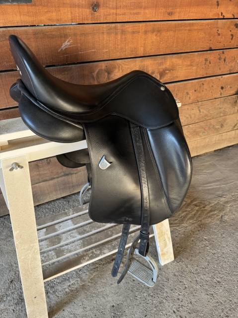 Sella da dressage Bates  17.5" - 2021