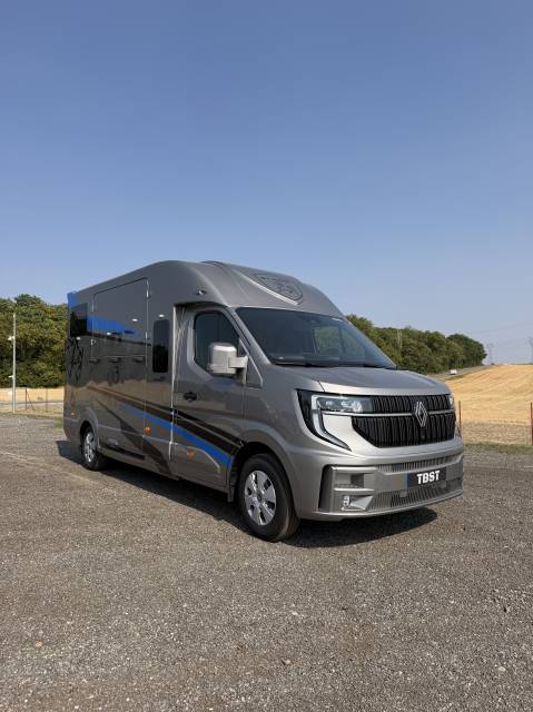 Van per Cavalli Barbot LS5 Renault master  2026 Nuovo