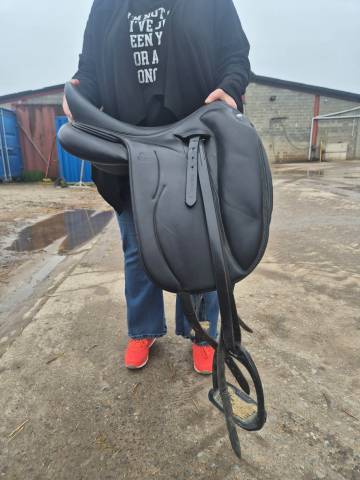 Sella da dressage Devoucoux  18" - 2018