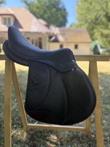 Sella da salto ostacoli Voltaire Design  17" - 2017