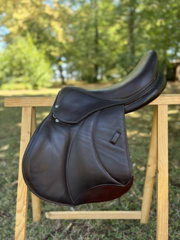 Sella da salto ostacoli Voltaire Design  17" - 2017