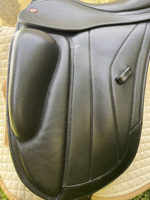 Sella da dressage KENT & MASTERS Comp&eacute;tition s&eacute;rie 17" - 2024