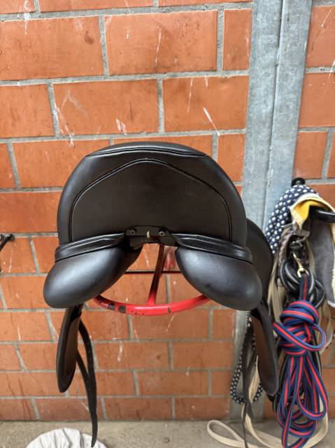 Sella da dressage Aviar  17.5" - 2025