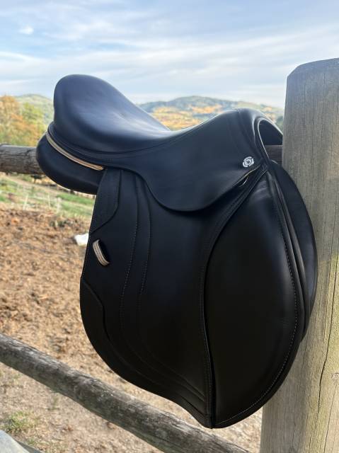 Sella da salto ostacoli CWD  17.5" - 2023