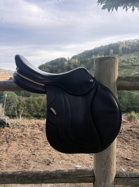 Sella da salto ostacoli CWD  17.5" - 2023