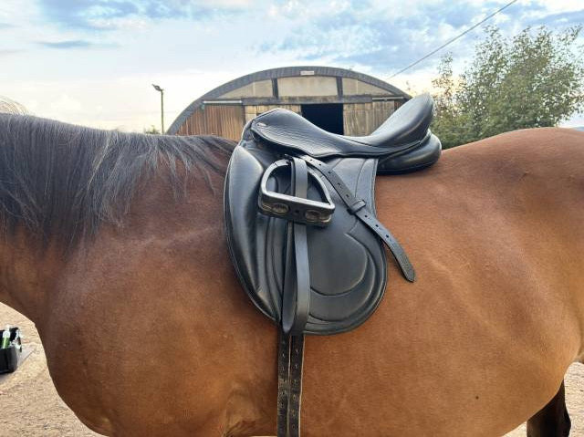 Sella da dressage Eric Thomas  17" - 2018