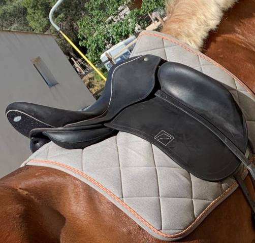 Sella da dressage Childeric  18" - 2019