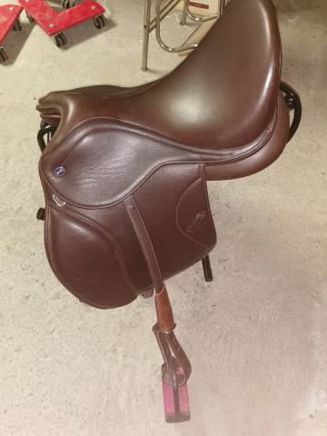 Sella da dressage Ikonic  17" - 2022