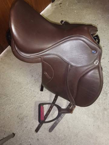 Sella da dressage Ikonic  17" - 2022