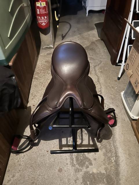 Sella da dressage Ikonic  17" - 2022