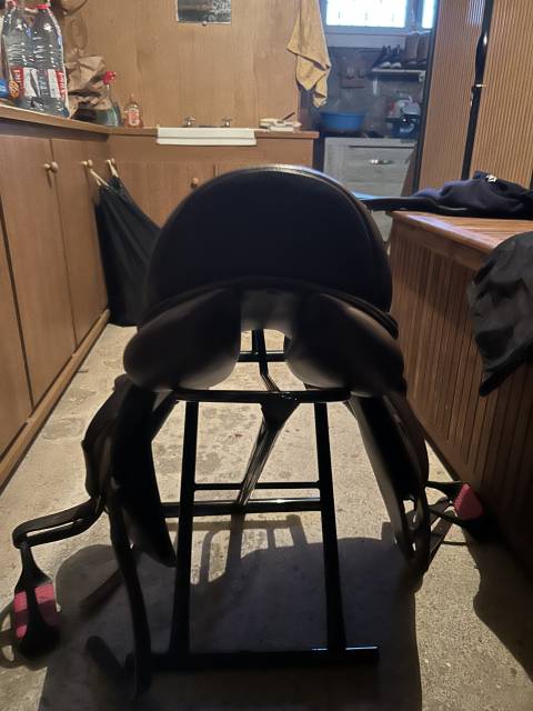 Sella da dressage Ikonic  17" - 2022