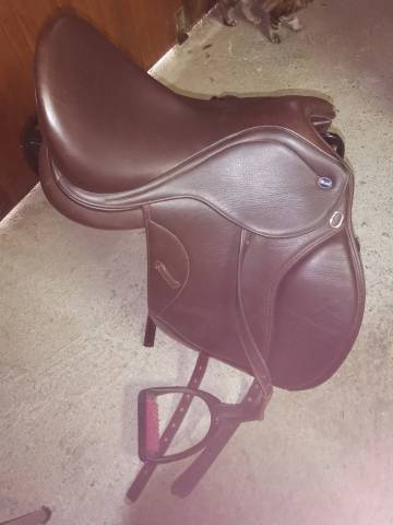 Sella da dressage Ikonic  17" - 2022