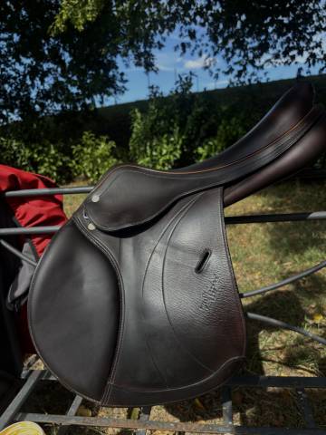 Sella da salto ostacoli Equipe  17.5" - 2022