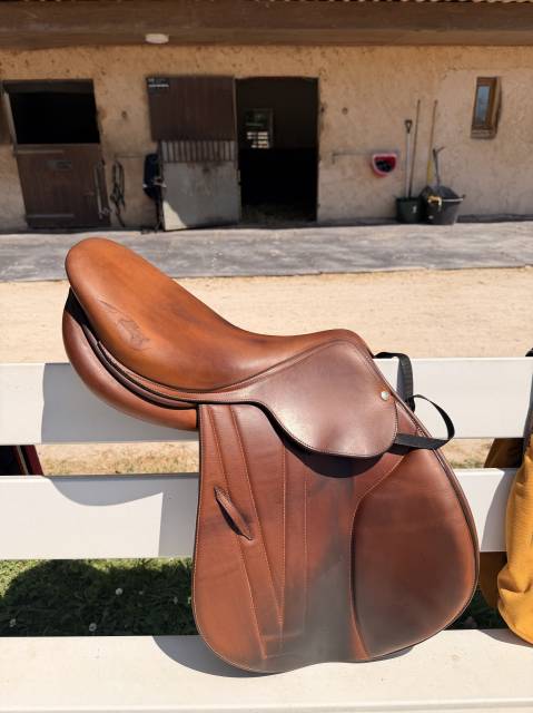 Sella da salto ostacoli Butet  17.5" - 2024