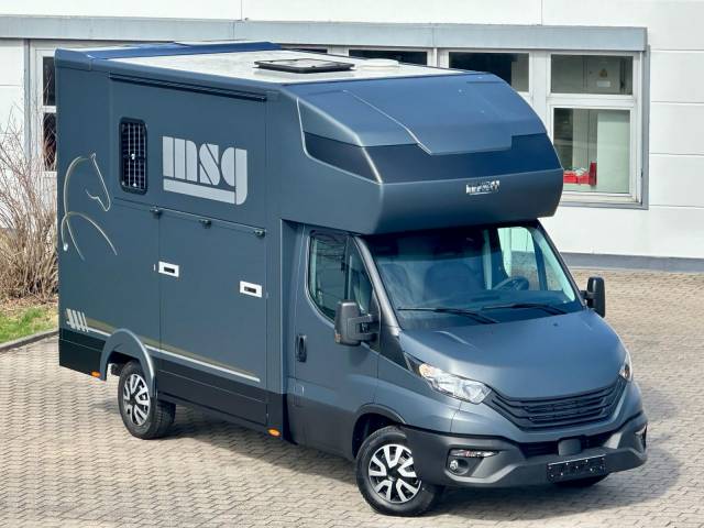 Van per Cavalli Iveco IVECO DAILY 35-210 HI-MATIC MSG STALLION LIGHT 2026 Nuovo