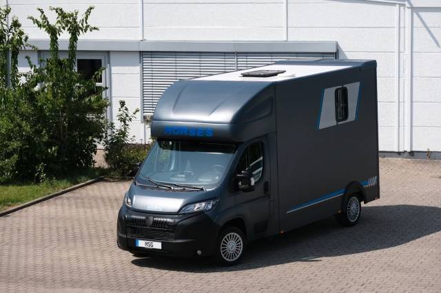 Van per Cavalli Peugeot PEUGEOT BOXER 165 MSG STALLION LIGHT NOUVEAU MODEL 2026 Nuovo