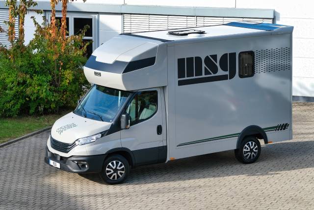Van per Cavalli Iveco IVECO DAILY 35S210 HI-MATIC MSG STALLION LIGHT 2026 Nuovo
