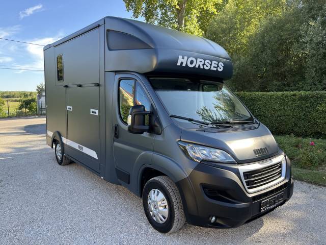 Van per Cavalli Peugeot PEUGEOT BOXER BLUEHDI 165 MSG STALLION LIGHT 2025 Occasione