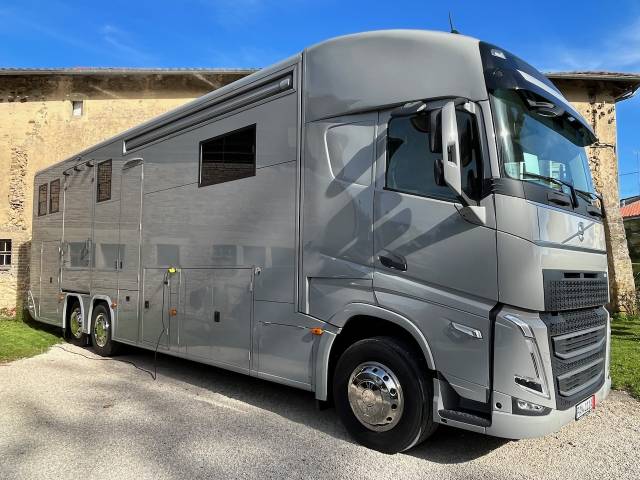 Camion per Cavalli HTI VOLVO FH 500 HTI PROFESSIONAL 6 2023 Occasione