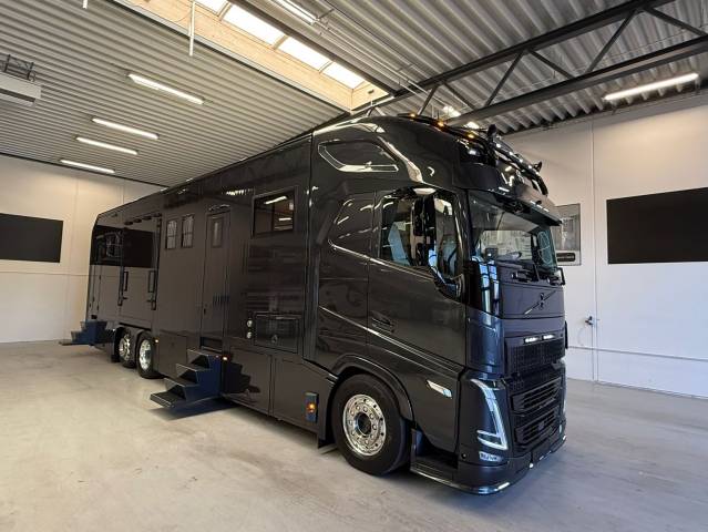 Camion per Cavalli Volvo VOLVO FH 500 NF 8 HORSES 2025 Occasione