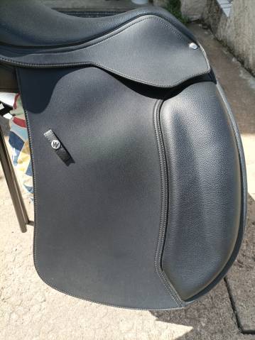 Sella da dressage Wintec  17.5" - 2023