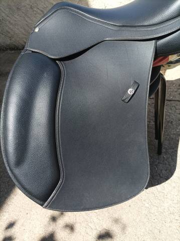 Sella da dressage Wintec  17.5" - 2023