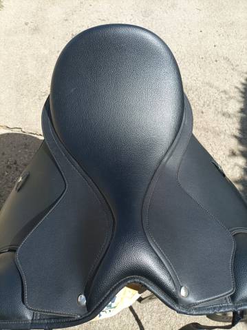 Sella da dressage Wintec  17.5" - 2023