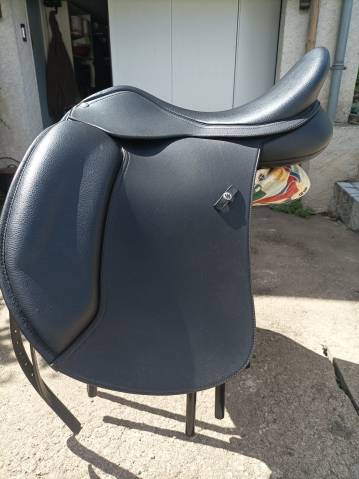 Sella da dressage Wintec  17.5" - 2023
