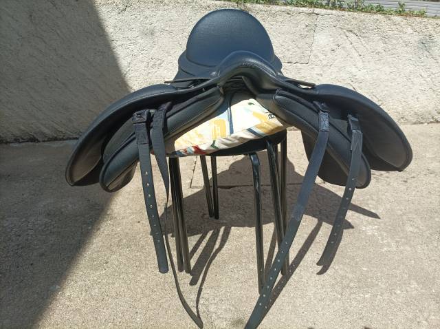 Sella da dressage Wintec  17.5" - 2023