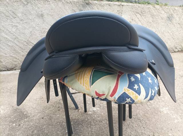 Sella da dressage Wintec  17.5" - 2023
